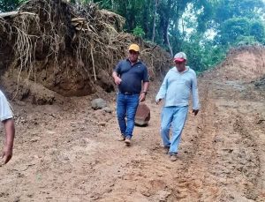 Supervisa el alcalde Fredi Ramirez Diaz la apertura del camino hacia la ranchería Cucayo 2da. Sección.