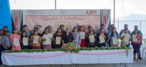 El Sistema DIF Municipal, encabezado por su Presidenta Honoraria, Sra. Leni del Carmen Suárez Hernández, llevó a cabo con gran éxito las Bodas Colectivas Amatán 2026