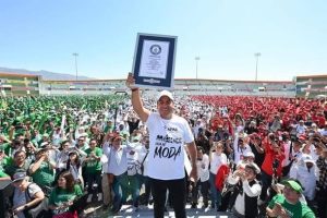 *Chiapas rompe Récord Guinness de la Imagen Humana de Camiseta de Fútbol Más Grande*