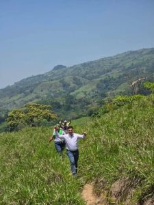 Recorrer Pichucalco, saludando y escuchando a su gente, nos permite intercambiar ideas, conocer de cerca lo que vive cada familia y seguir construyendo, juntos, una ruta clara hacia el futuro que queremos.
