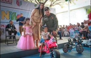 Secretario de Seguridad del Pueblo celebra el Día de la Niña y el Niño