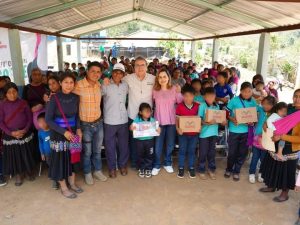 Paco Chacón lleva el programa “A Paso Firme” a niñas y niños de Tierra Colorada