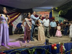 Acompañado de mi esposa Susana Lara, asistí a la Elección y Coronación de la Florecita “San Isidro Labrador 2026”, en la Ranchería Camoapita 1ra Sección, San Isidro, dentro de la feria patronal en honor a San Isidro Labrador.