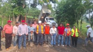 Supervisa Fredi Ramirez Diaz trabajos de pavimentación con concreto asfáltico Ranchería Santa Cruz 3a