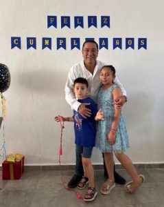 Hoy quiero reconocer a todos los padres que, día a día, trabajan con esfuerzo, amor y responsabilidad por el bienestar de sus hijos.