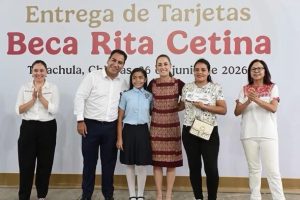 *En Tapachula, presidenta Claudia Sheinbaum entrega tarjetas de la Beca Rita Cetina*