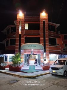 «Girasoles Hotel  atención personalizada y un ambiente tranquilo para que cada noche sea una experiencia de descanso inigualable»