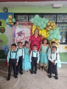 Asiste Suhey Dayana Hernández Vera a clausura de generación de jardín de niños y niñas en colonia Luis Donaldo Colosio