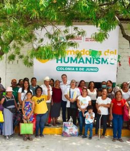 Paco Chacón supervisa el funcionamiento del Comedor del Humanismo en la colonia 6 de Junio