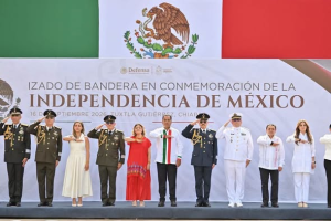 *Eduardo Ramírez presencia el Desfile Militar acompañado por miles de chiapanecas y chiapanecos*