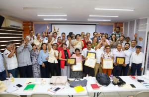 Secretaría de Educación reconoce años de servicio y compromiso del magisterio