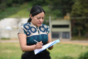 Servir a mi gente es devolverle un favor a la vida: alfabetizadora