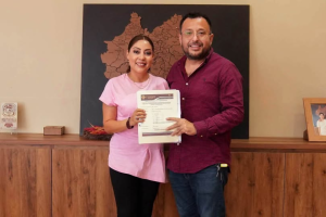 Continúa Miguel Angel Moreno Palacios realizando gestiones en favor de las familias de Ixtacomitán