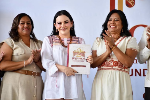 Ana Laura Romero Basurto representa al gobernador Eduardo Ramírez en el Segundo Informe de Gobierno de Jiquipilas
