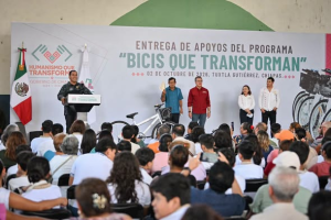 *Eduardo Ramírez entrega apoyos de Bicis que Transforman a estudiantes de Tuxtla Gutiérrez*�